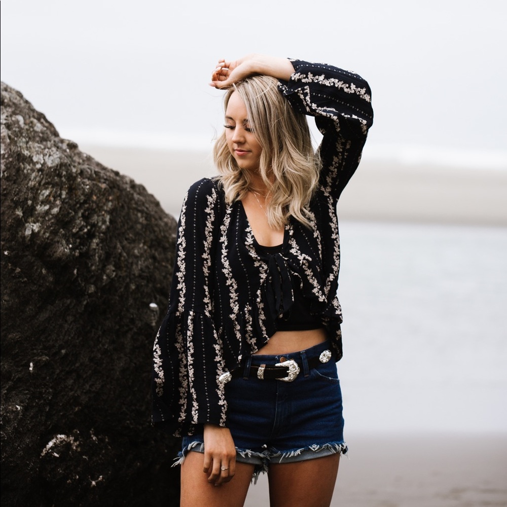 Small front tie AE top